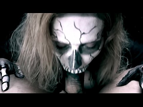 ❤️ Demon nga babaye nga nagsuso sa manok uban sa iyang itom nga baba ug gilamoy cum. ❤❌ Russian porn sa amon